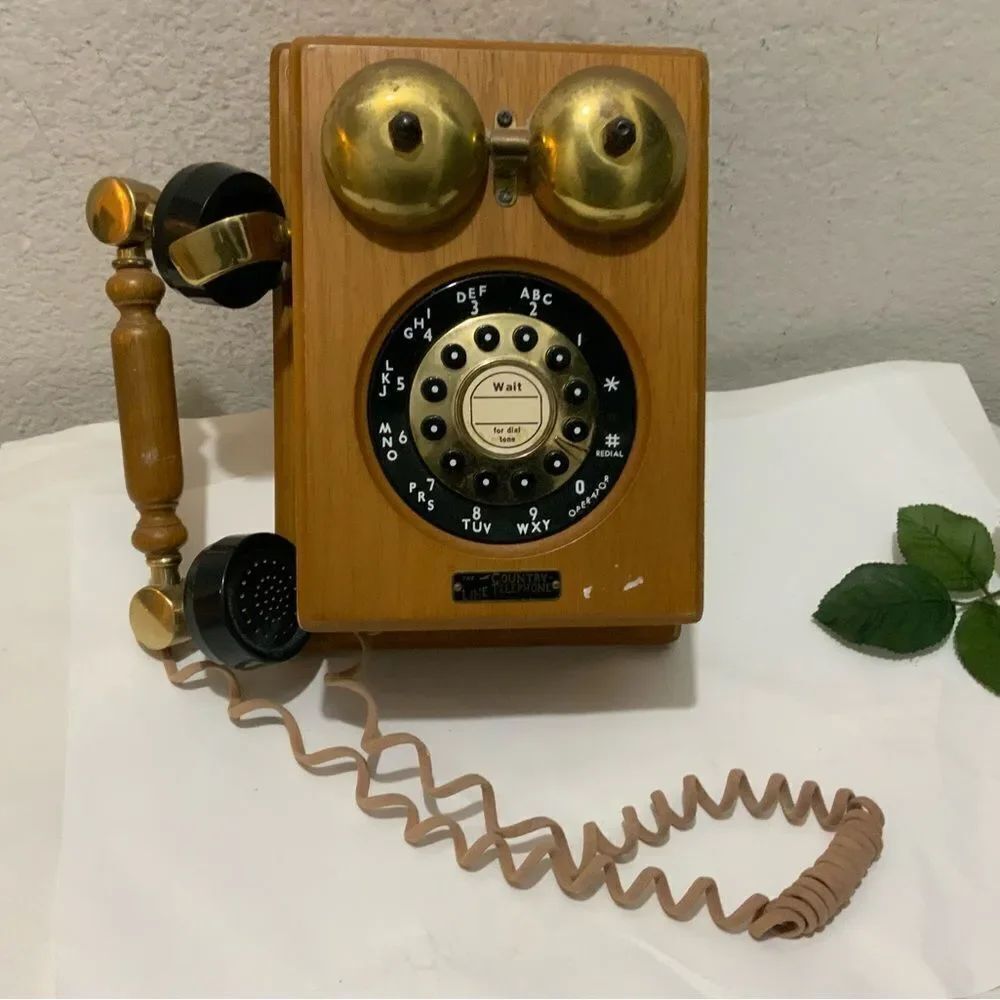 The Country Telephone Model HAC-WP 700 Wall Mount Works